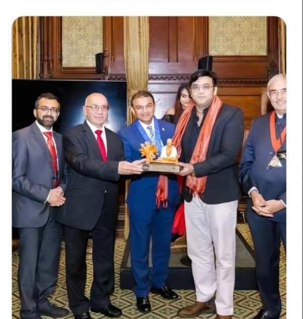 Dr. Manish Saini receiving the Global Gandhi Award 2023 at the London Parliament UK for excellence in Orthopedics and Joint Replacement